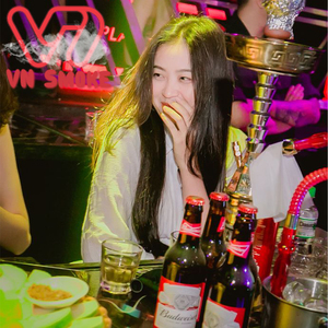 教室里强摁做开腿呻吟男男
